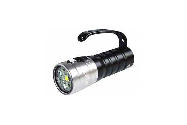 4 conseils pour choisir sa lampe ou son phare de plongée sous marine