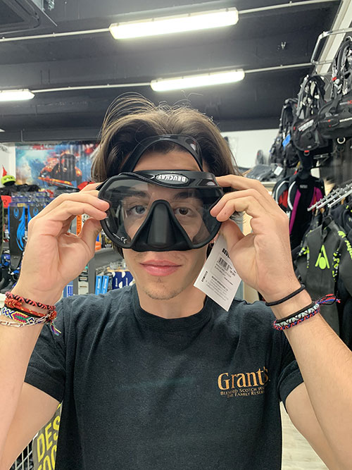 test de la taille d'un masque de plongée