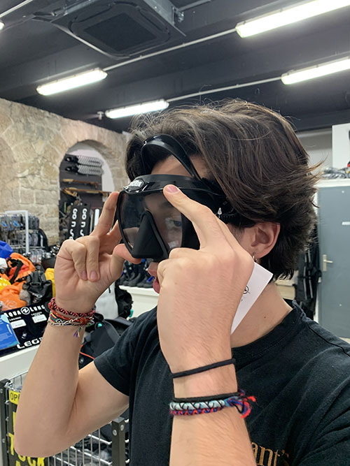 vérifier la bonne taille d'un masque de plongée